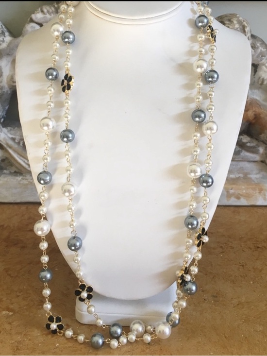 Jewelry - Magnolia Floral & Pearl Beaded Necklace